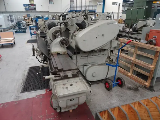 Used CHURCHILL CYLINDRICAL GRINDER — photo 2