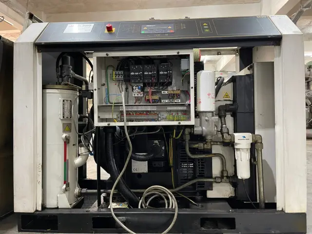 Used INGERSOLL RAND SSR ML 30 AIR COMPRESSOR (2 OFF) — photo 2