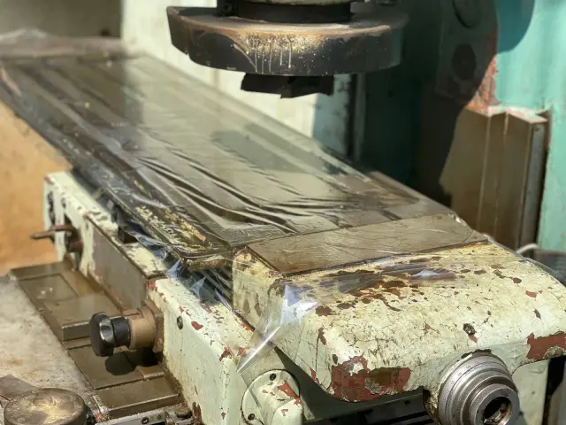 Used TOS VERTICAL MILLING MACHINE — photo 2