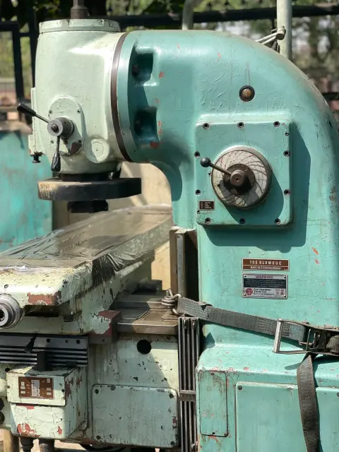 Used TOS VERTICAL MILLING MACHINE — photo 4